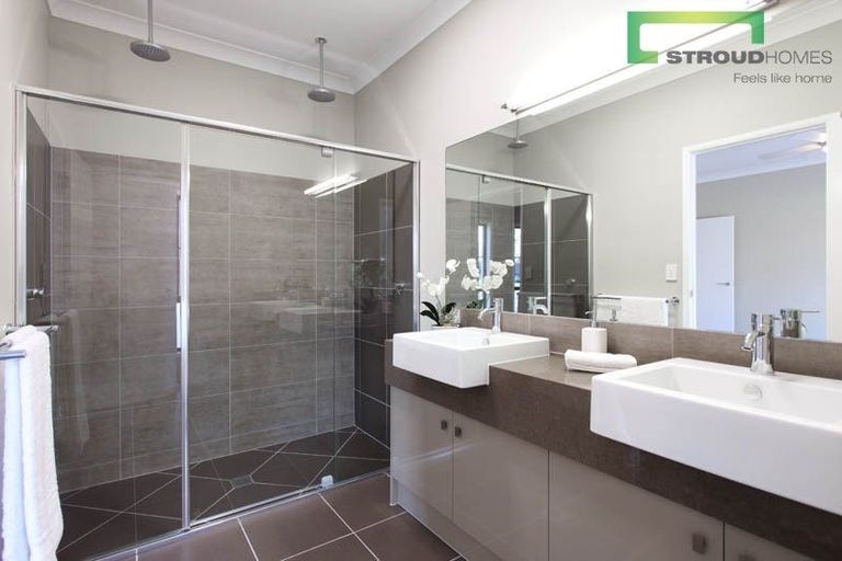 Photo of property in 17 Tamahunga Drive, Matakana, 0985