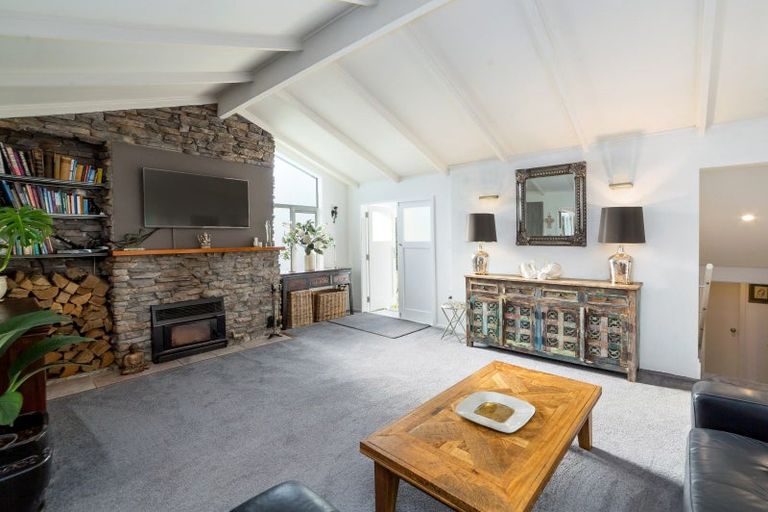 Photo of property in 8 Vista Crescent, Maoribank, Upper Hutt, 5018