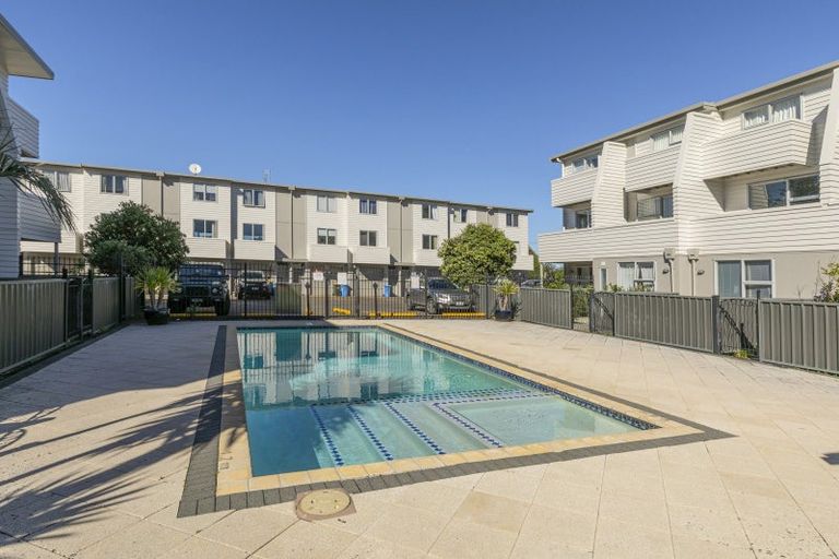 Photo of property in 8/3 Riverside Road, Orewa, 0931