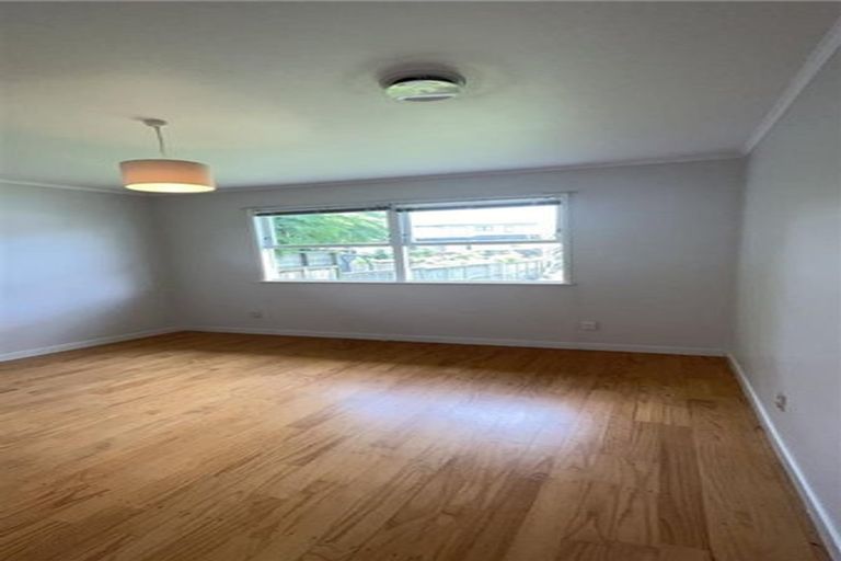 Photo of property in 6 Firle Place, Green Bay, Auckland, 0604