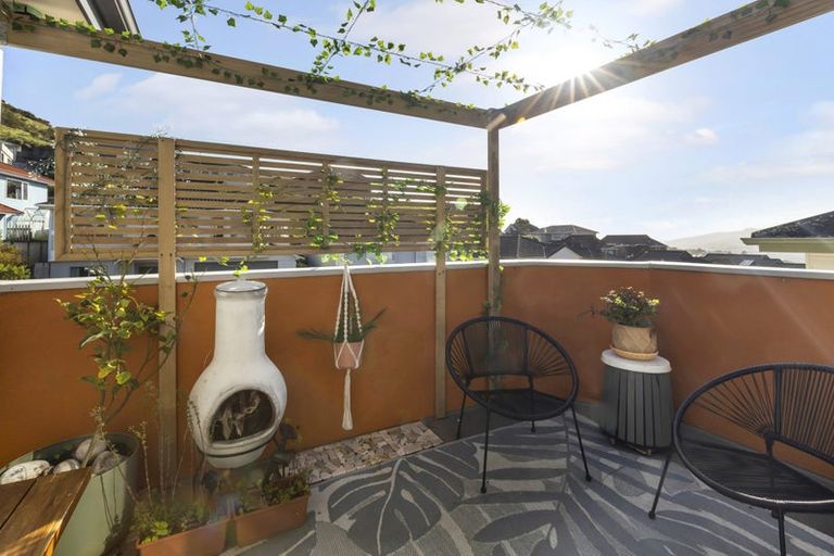 Photo of property in 7 Meadowcroft Grove, Johnsonville, Wellington, 6037