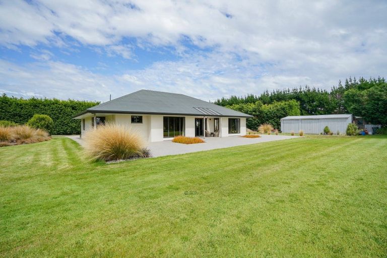 Photo of property in 98 Erskine Road, Otatara, Invercargill, 9879