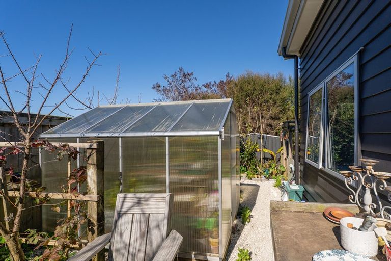 Photo of property in 33 Navigation Drive, Cooks Beach, Whitianga, 3591