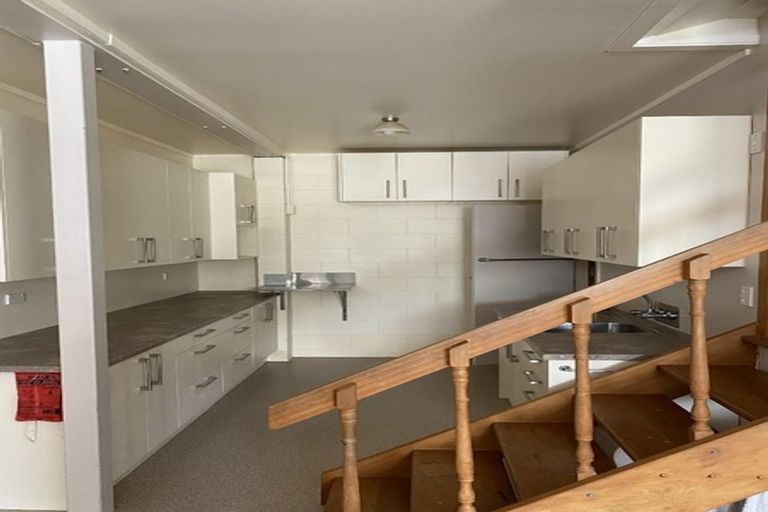 Photo of property in 1 Kingsclere Place, Goodwood Heights, Auckland, 2105
