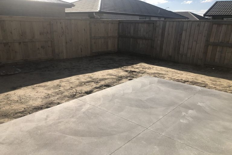 Photo of property in 221 Te Okuroa Drive, Papamoa, 3118