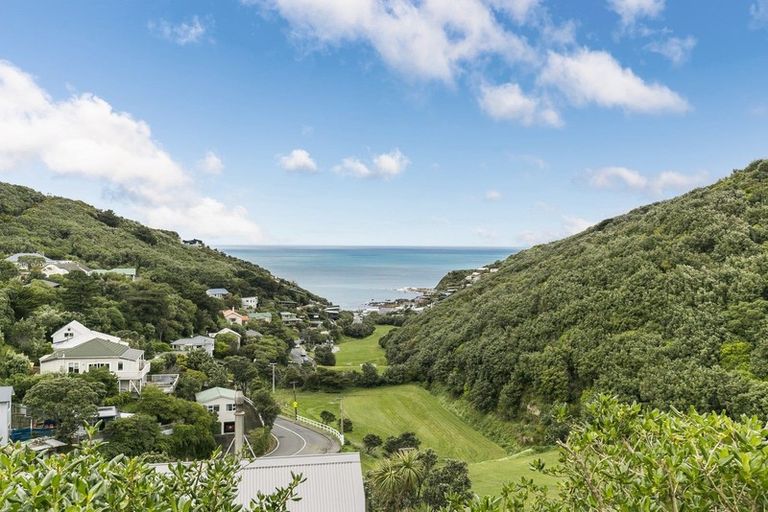 Photo of property in 121 Houghton Bay Road, Houghton Bay, Wellington, 6023