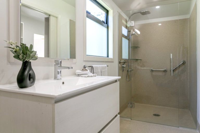 Photo of property in 71 Gillespie Place, Acacia Bay, Taupo, 3385