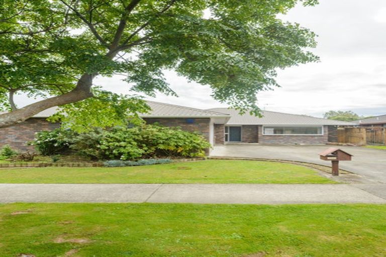 Photo of property in 4 Royal Oak Drive, Kelvin Grove, Palmerston North, 4414