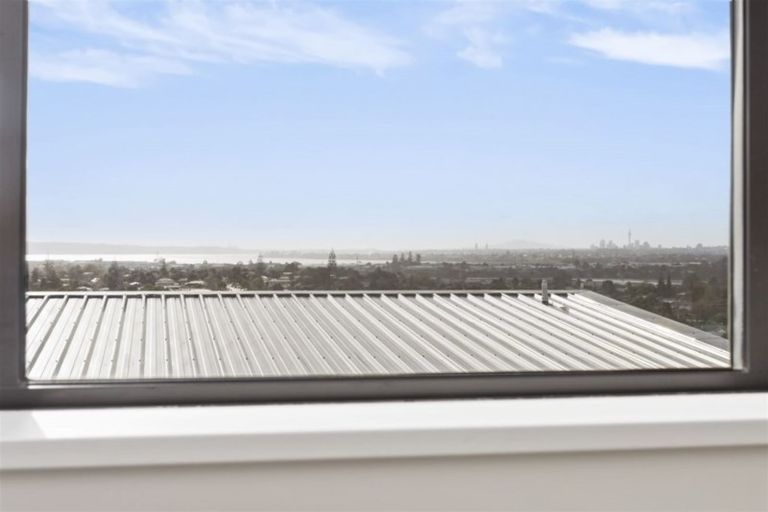 Photo of property in 4225b Great North Road, Glendene, Auckland, 0602