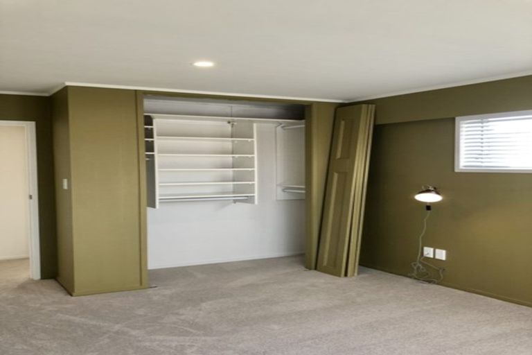 Photo of property in 2/7 Ian Place, Glendene, Auckland, 0602