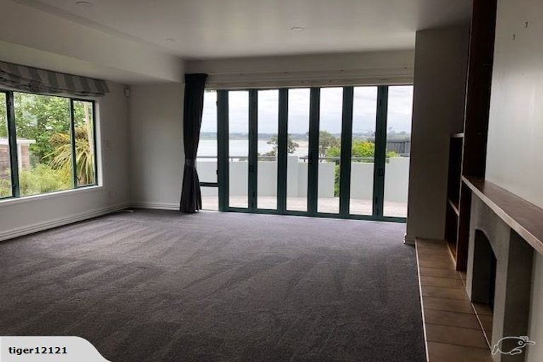 Photo of property in 2/61 Beresford Street, Bayswater, Auckland, 0622