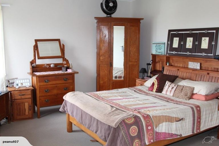 Photo of property in 2/18 Limmer Place, Browns Bay, Auckland, 0632