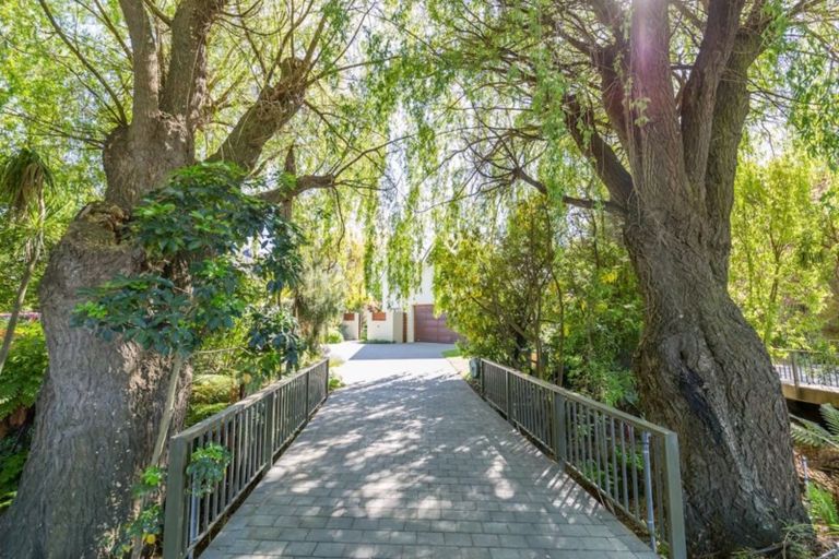 Photo of property in 374 Sawyers Arms Road, Harewood, Christchurch, 8051