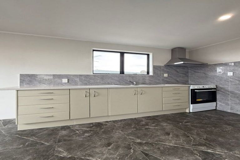 Photo of property in 1/4 Eulogy Place, Randwick Park, Auckland, 2105