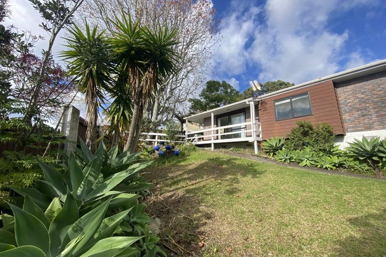 Photo of property in 2/138 Sunset Road, Unsworth Heights, Auckland, 0632