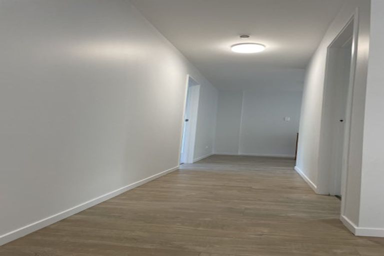 Photo of property in 1/163 Onewa Road, Birkenhead, Auckland, 0626