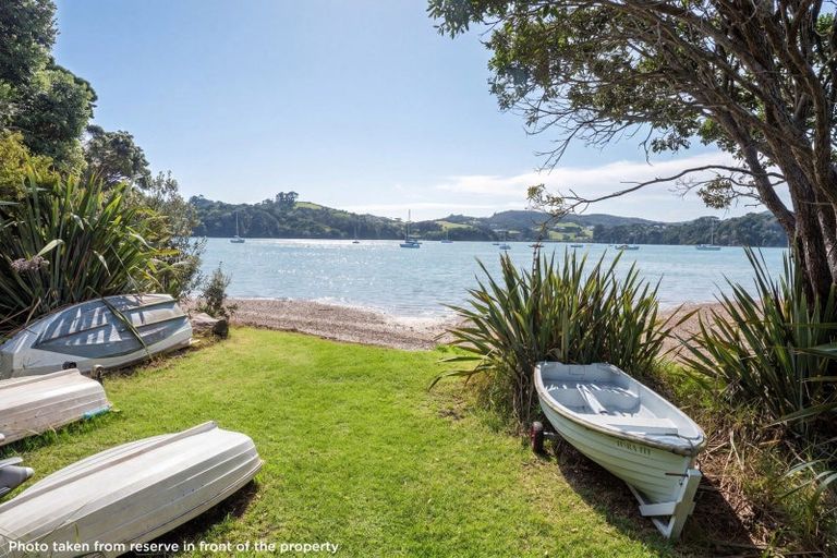 Photo of property in 16 Major Bridge Drive, Russell, 0272
