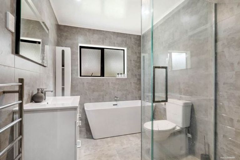 Photo of property in 6 Glenveagh Park Drive, Manurewa, Auckland, 2102