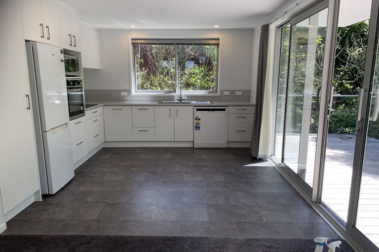 Photo of property in 28 Pupuke Road, Hillcrest, Auckland, 0627