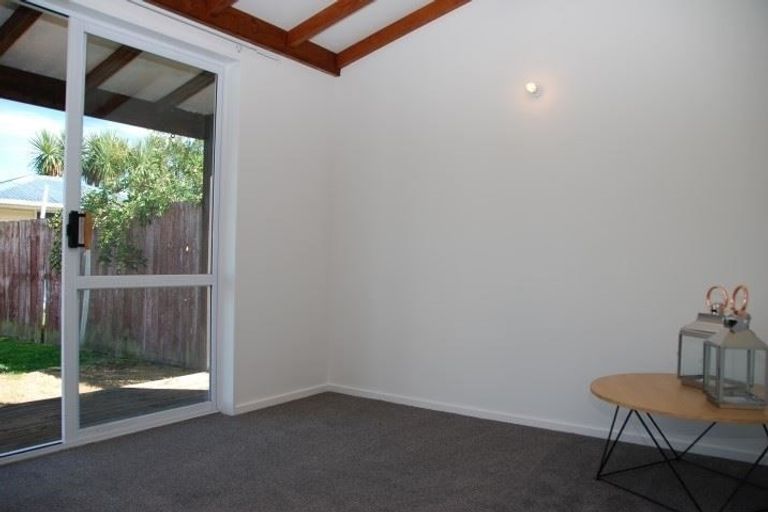 Photo of property in 45 Emlyn Place, Avondale, Christchurch, 8061