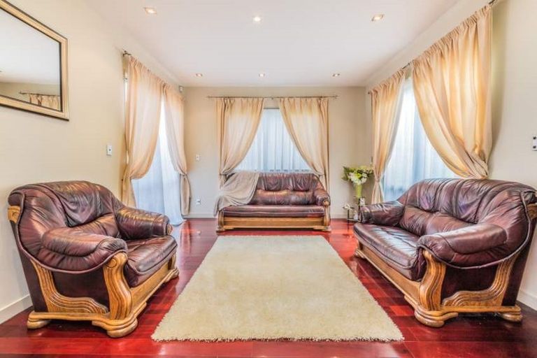 Photo of property in 15 Mana Lane, Pinehill, Auckland, 0632