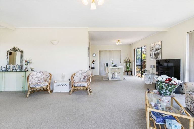 Photo of property in 1/101 Colwill Road, Massey, Auckland, 0614