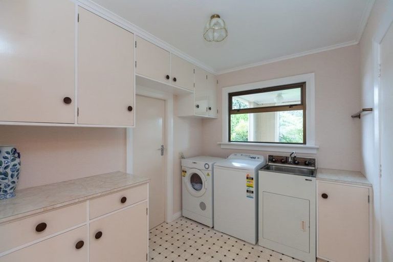 Photo of property in 4 Mission Street, Moturoa, New Plymouth, 4310