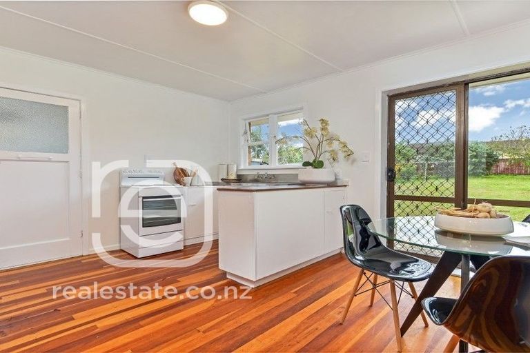 Photo of property in 25 Crawford Avenue, Mangere Bridge, Auckland, 2022