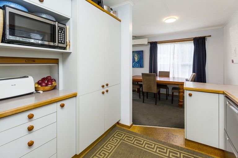 Photo of property in 28 Vista Crescent, Maoribank, Upper Hutt, 5018