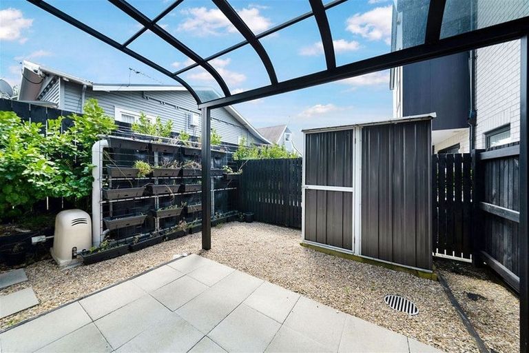 Photo of property in 105 Waimumu Road, Massey, Auckland, 0614