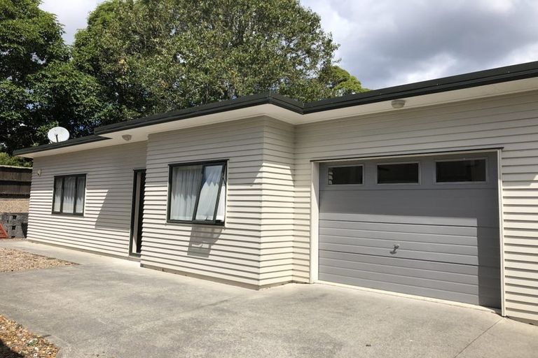 Photo of property in 2 Glucina Place, Glen Eden, Auckland, 0602