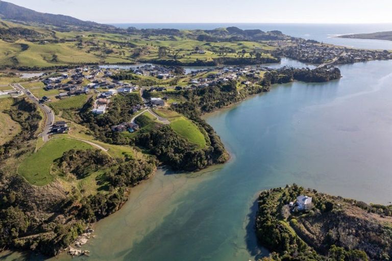 Photo of property in 9 Kapokapowai Street, Raglan, 3225