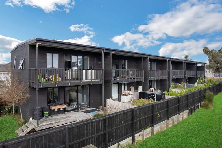 Photo of property in 10/90 Swaffield Road, Papatoetoe, Auckland, 2025