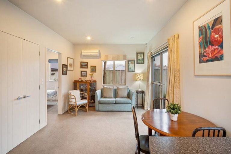 Photo of property in 4/15 Derrett Place, Saint Martins, Christchurch, 8022