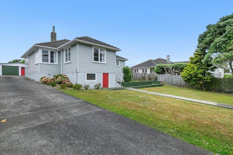 Photo of property in 37 Main Road, Titahi Bay, Porirua, 5022