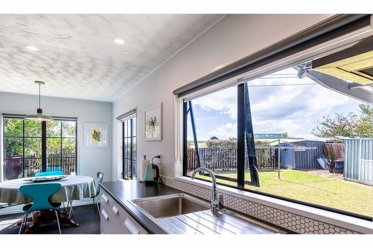 Photo of property in 7 Imperial Place, Henderson, Auckland, 0612