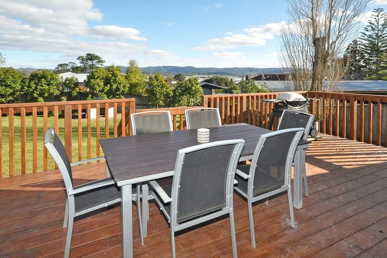 Photo of property in 47 View Road, Henderson, Auckland, 0612