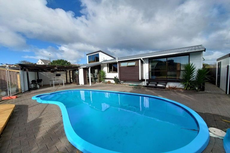 Photo of property in 8 Marchant Place, Westown, New Plymouth, 4310