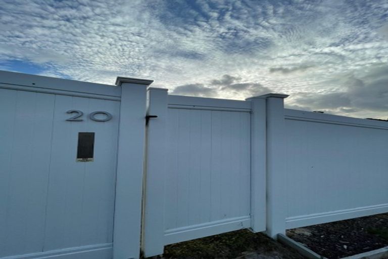 Photo of property in 20 Glendene Avenue, Glendene, Auckland, 0602