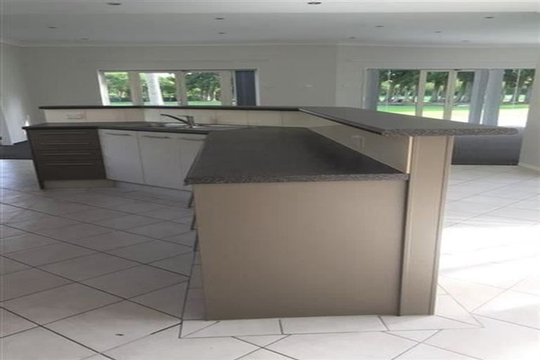 Photo of property in 154 Boord Crescent, Kumeu, 0891