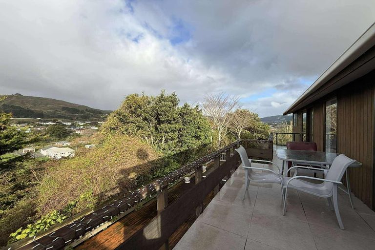 Photo of property in 27 Rembrandt Avenue, Tawa, Wellington, 5028