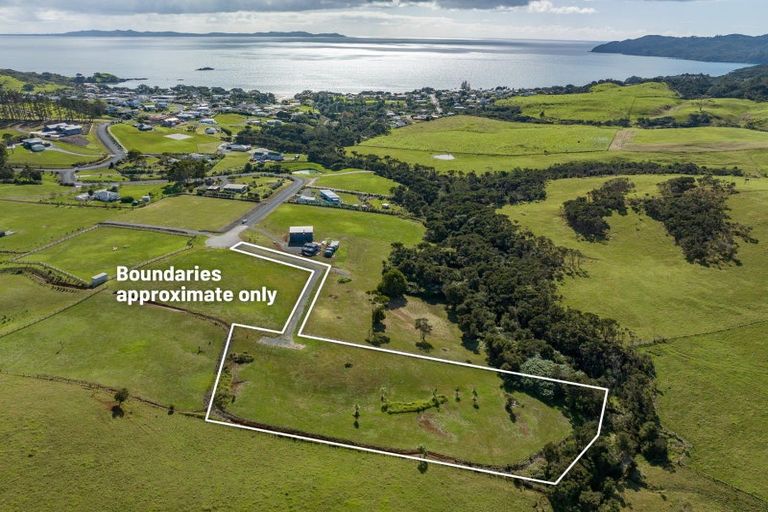 Photo of property in 2 Amelie Place, Coopers Beach, 0420