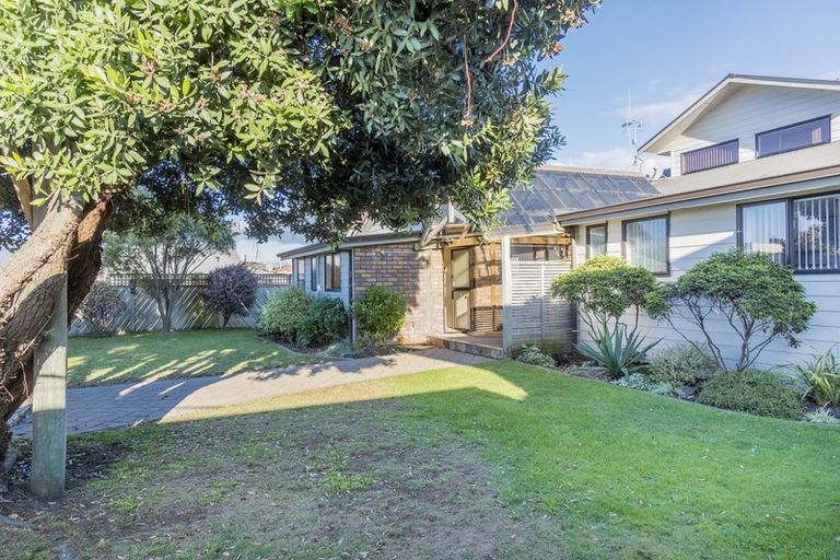 Photo of property in 9 Dawick Street, Foxton Beach, Foxton, 4815