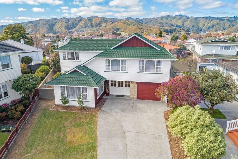 Photo of property in 8 Earlston Grove, Avalon, Lower Hutt, 5011