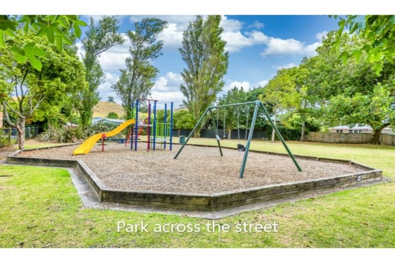 Photo of property in 13 Kamaka Road, Mangere Bridge, Auckland, 2022