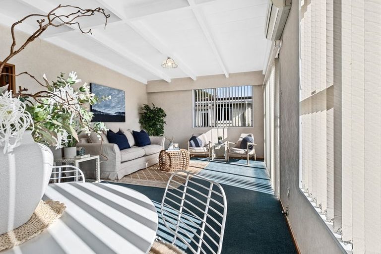 Photo of property in 3/341 Devon Street West, New Plymouth, 4310