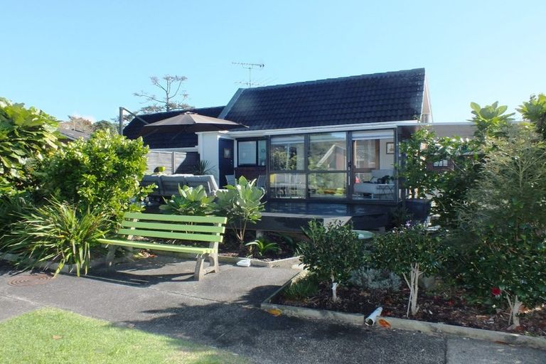 Photo of property in 3 Bellbird Place, Orewa, 0931