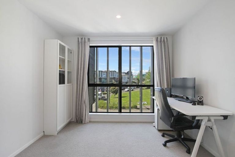 Photo of property in 15 Carder Court, Hobsonville, Auckland, 0618