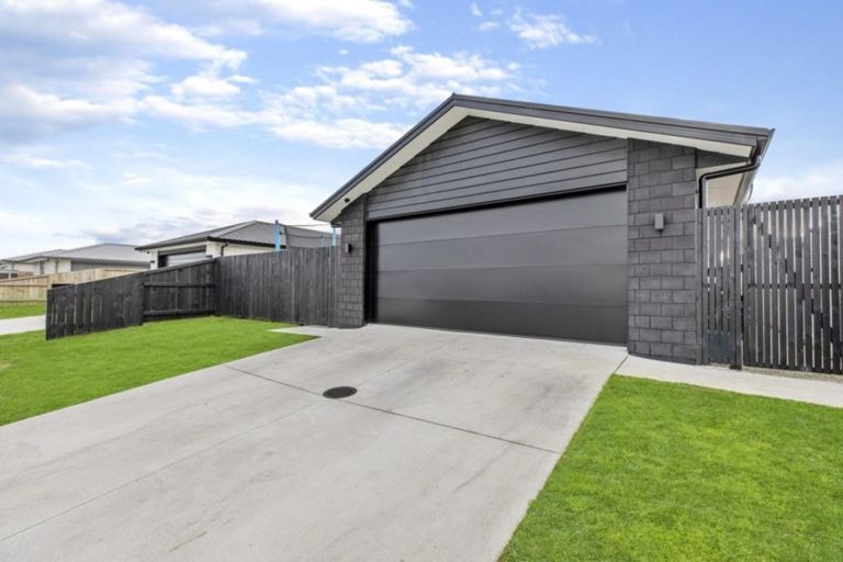 Photo of property in 15 Taioma Close, Papamoa, 3118