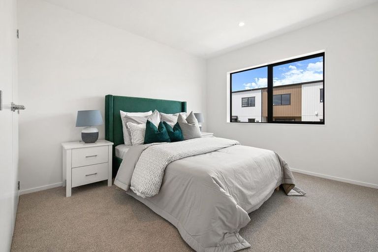 Photo of property in 2/529g Massey Road, Mangere, Auckland, 2022